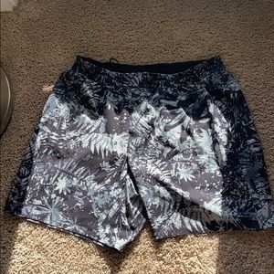 LuLulemon men’s shorts/ bathing suit 7 inseam